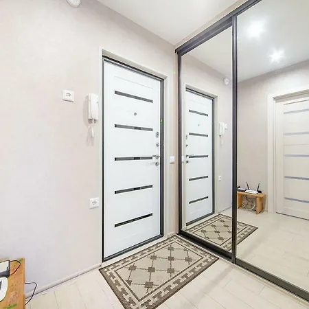 Apartment Kvartira Studiia U Mietro Grushievka